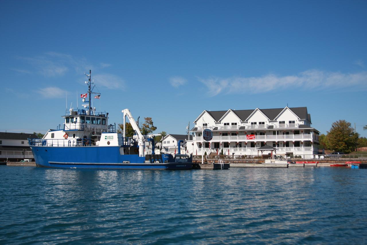 Sportsman'S Inn Resort & Marina Killarney Exteriör bild